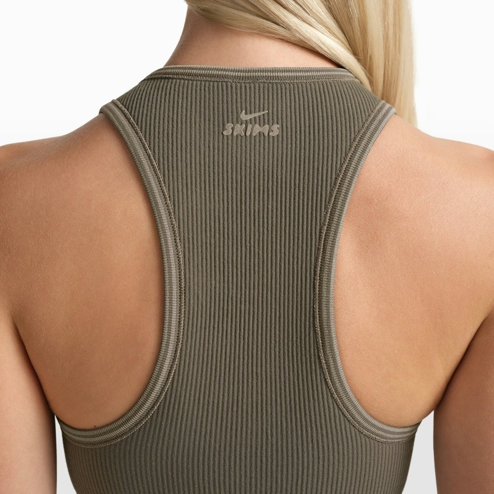 NikeSKIMS Ribbed Seamless RACER FRONT BRA - Picture 4 of 8